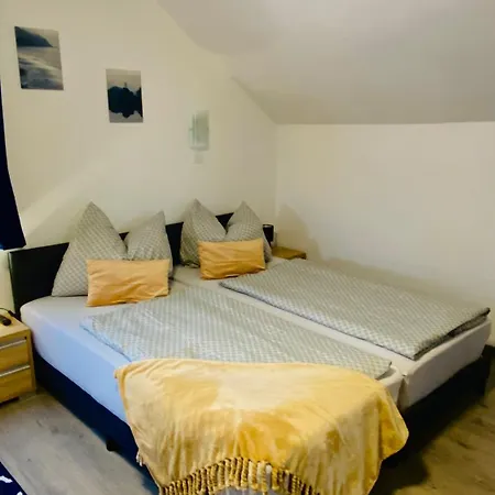 Oazis Apartmanhaz ホームステイ *