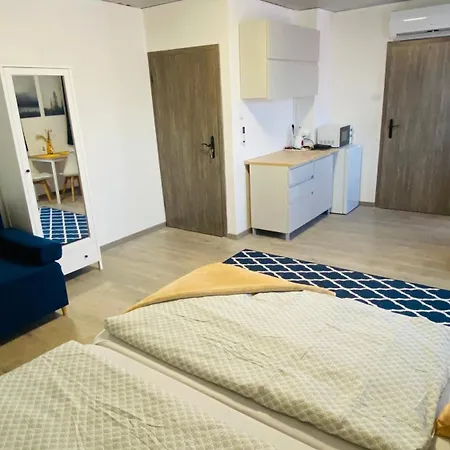 Oazis Apartmanhaz ホームステイ *