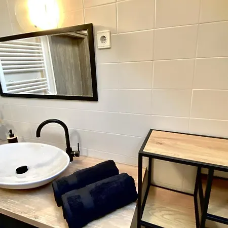 Oazis Apartmanhaz * Balatonalmádi