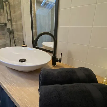 Oazis Apartmanhaz Habitación en casa particular *